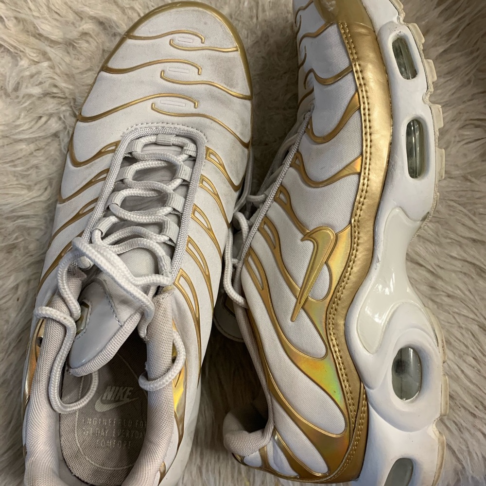 White- Gold Air Max plus.